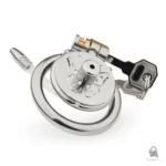 Cage de chasteté en métal, finition soignée et durable