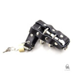 Cuir noir pour une expérience de chasteté unique