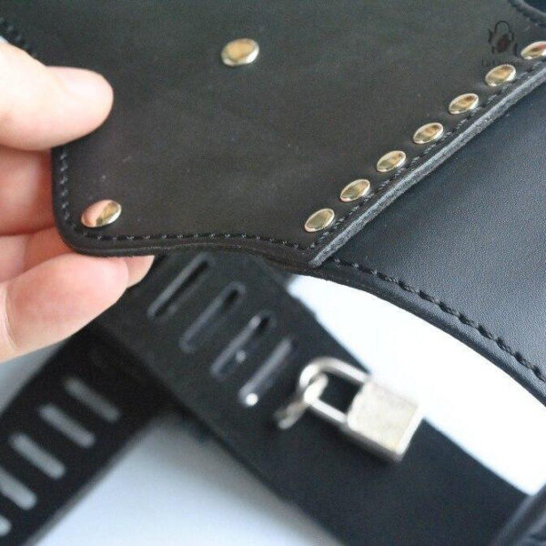 Design en cuir pour ceinture de chasteté
